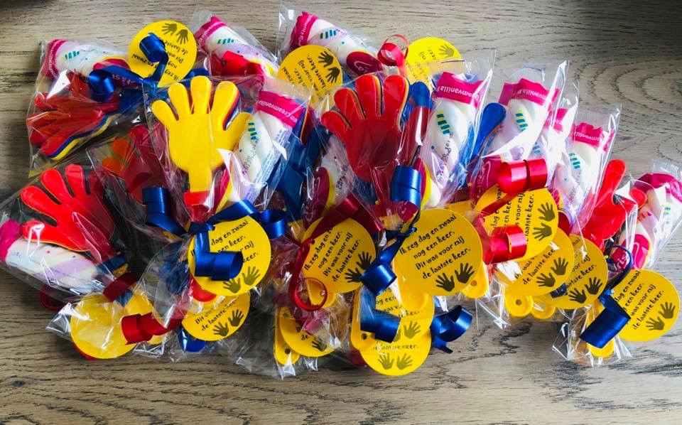 Klapperhand traktatie voor afscheid van de opvang