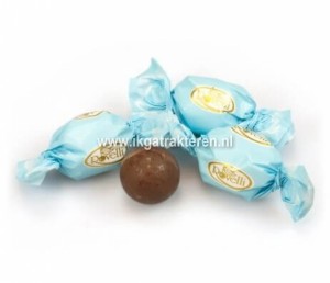 Snoep: Rovelli Chocoladebol Lichtblauw