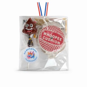 Vierdaagse Poep Cadeautje – Met Scheetkussen & Emoji Lolly
